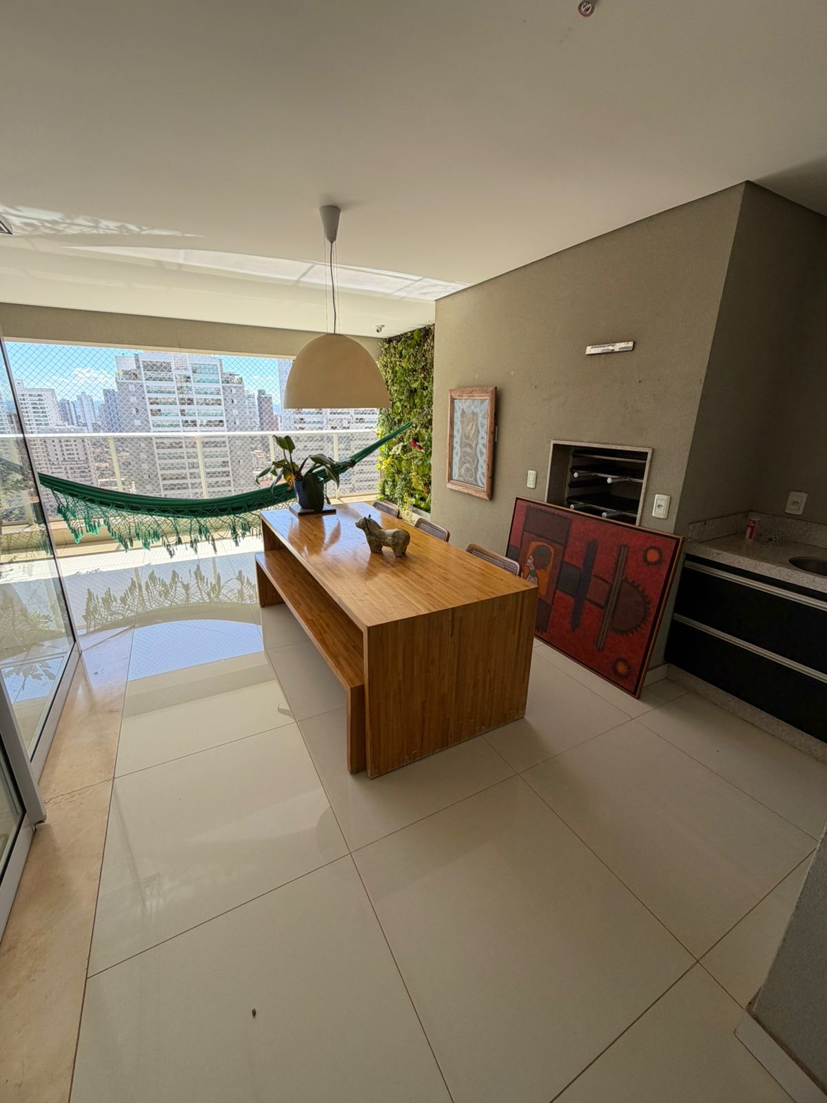 Vingt Trois Residence , 4 suítes plenas na praça da T 23