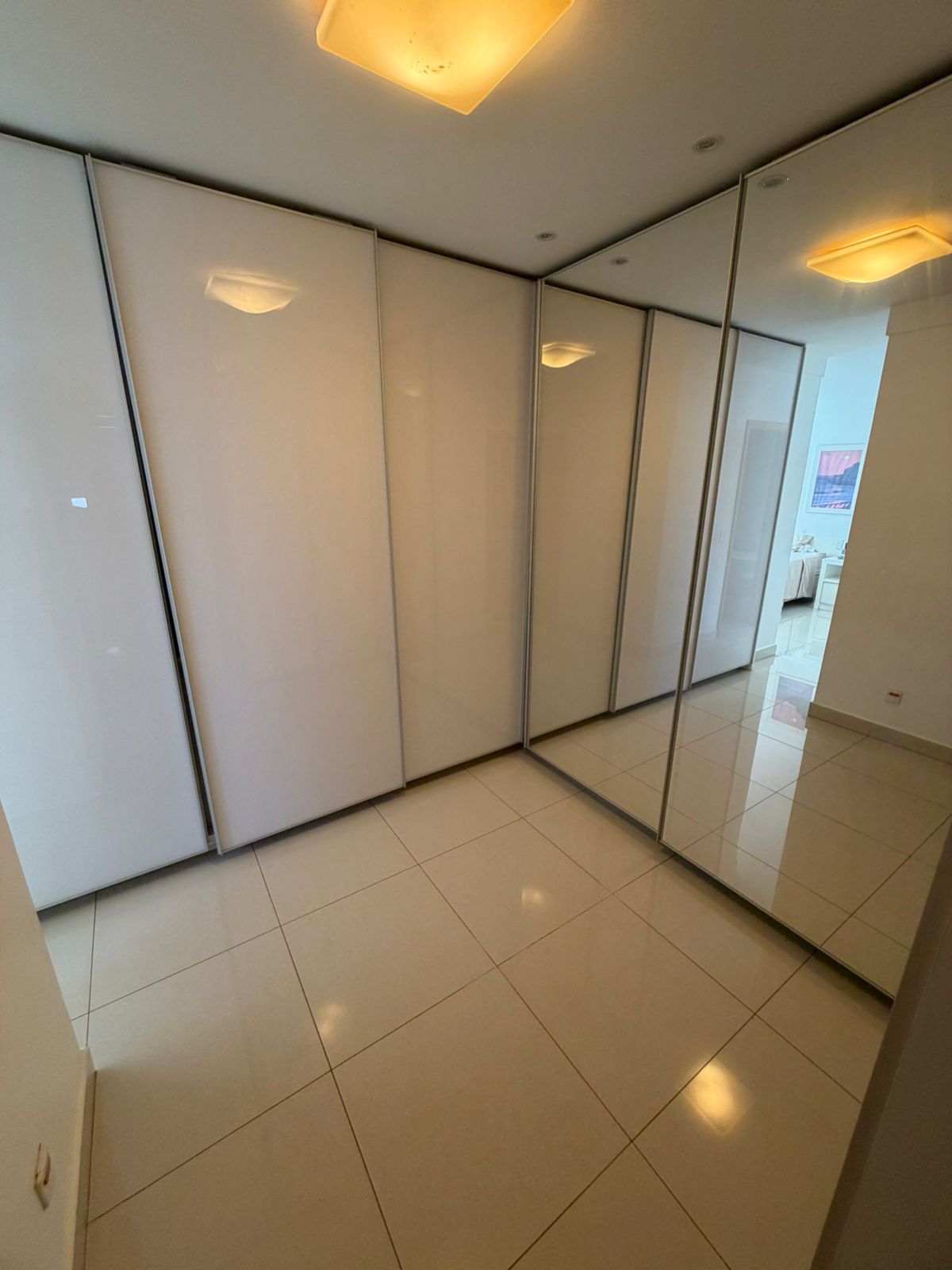 Vingt Trois Residence , 4 suítes plenas na praça da T 23