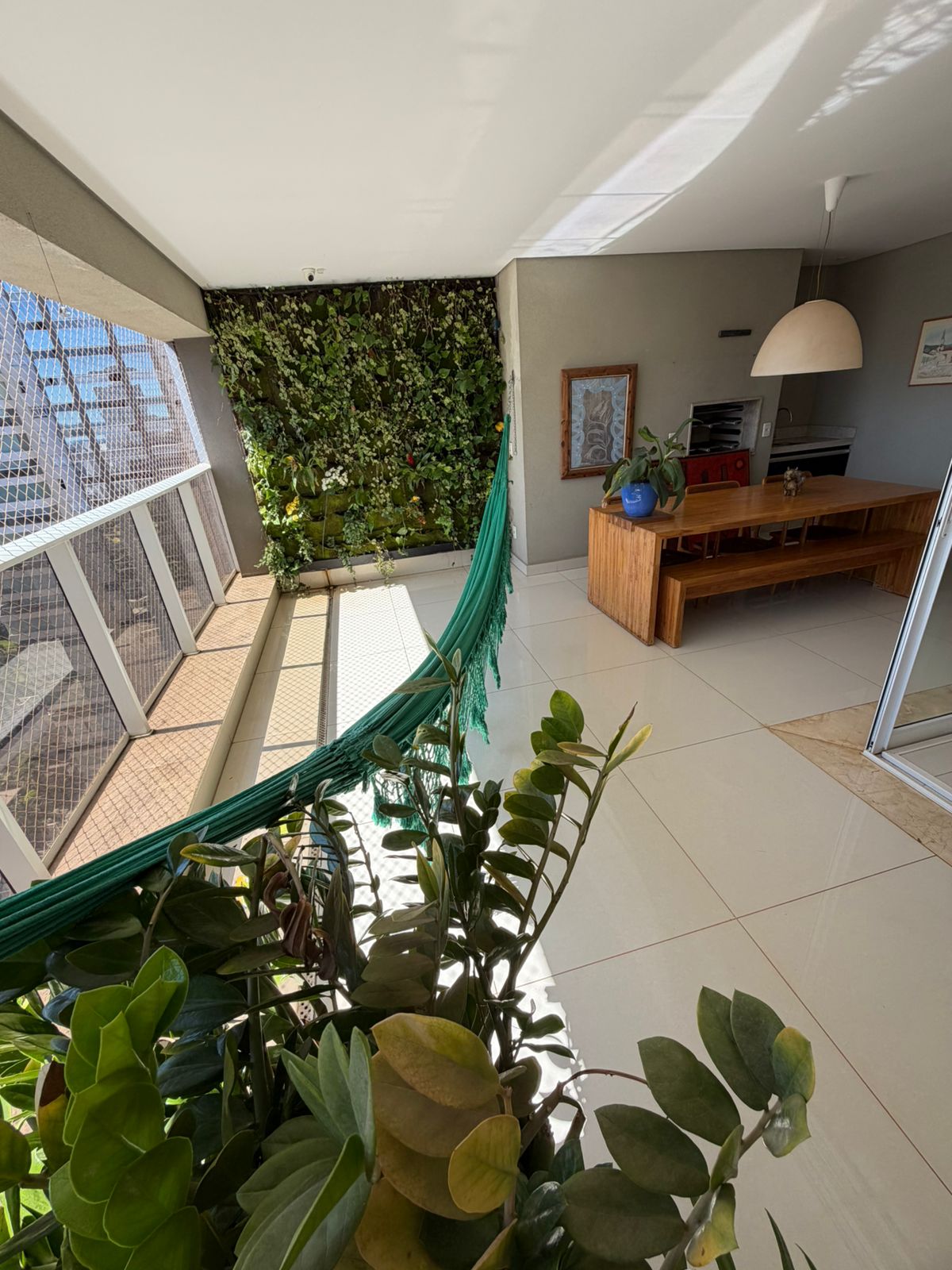 Vingt Trois Residence , 4 suítes plenas na praça da T 23