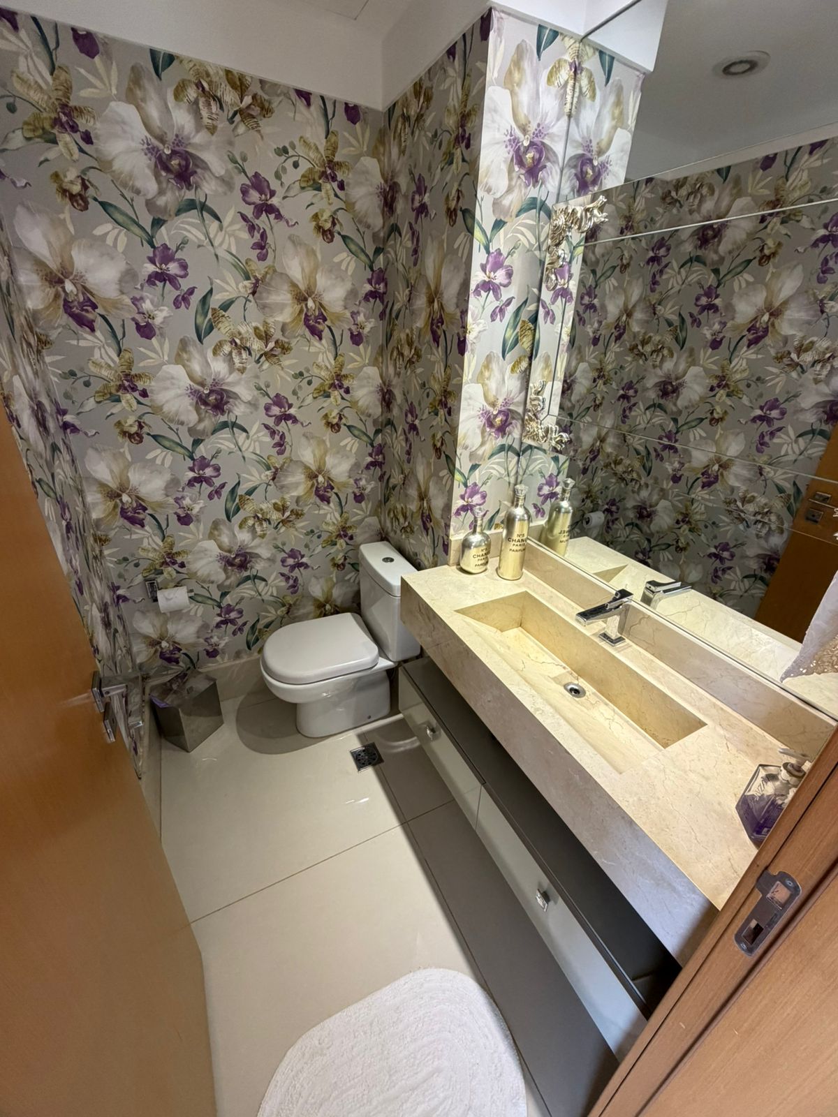 Vingt Trois Residence , 4 suítes plenas na praça da T 23