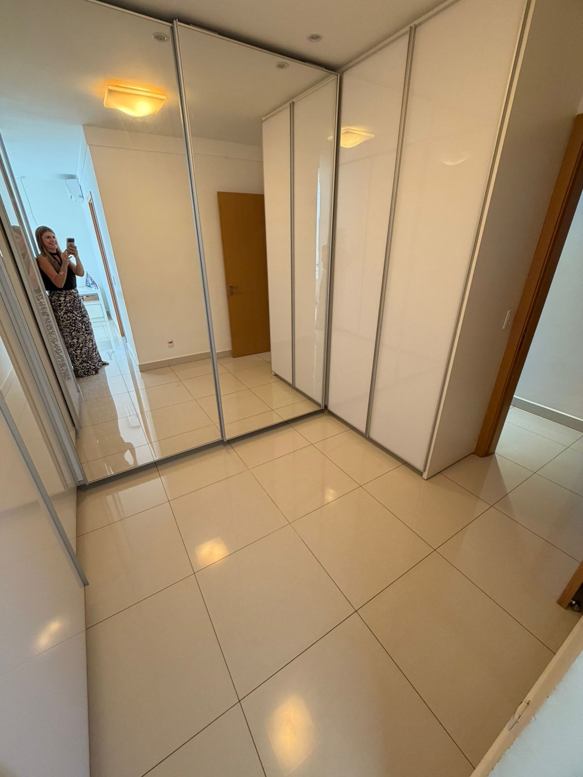 Vingt Trois Residence , 4 suítes plenas na praça da T 23