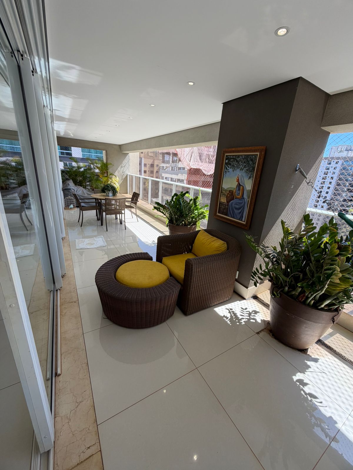 Vingt Trois Residence , 4 suítes plenas na praça da T 23